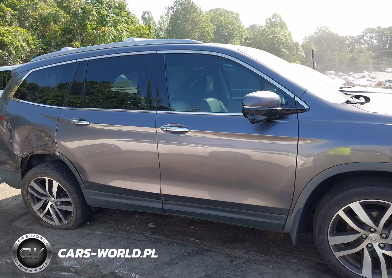2018 Honda Pilot Touring VIN:5FNYF6H91JB061397 - 13