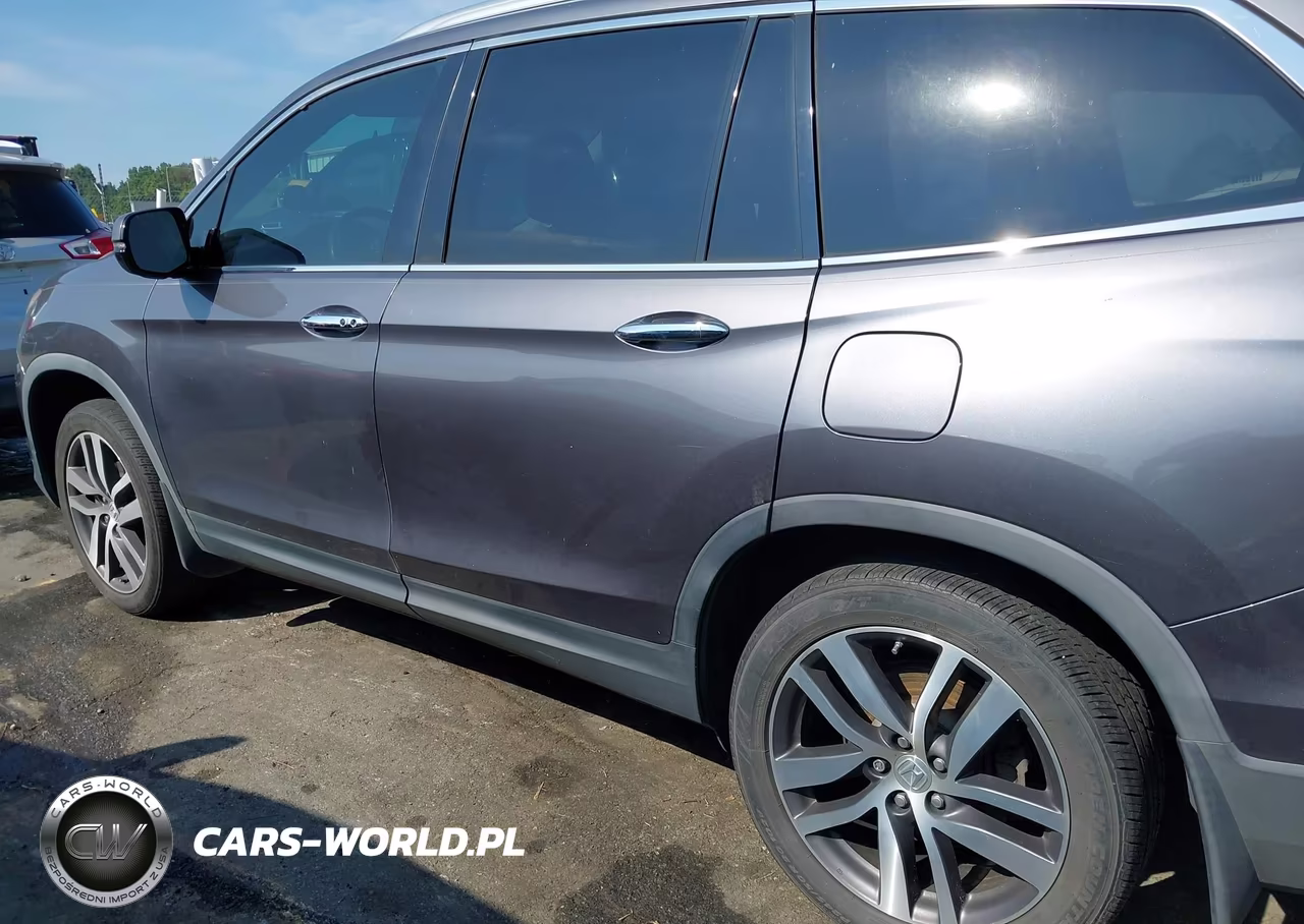 2018 Honda Pilot Touring VIN:5FNYF6H91JB061397 - 14