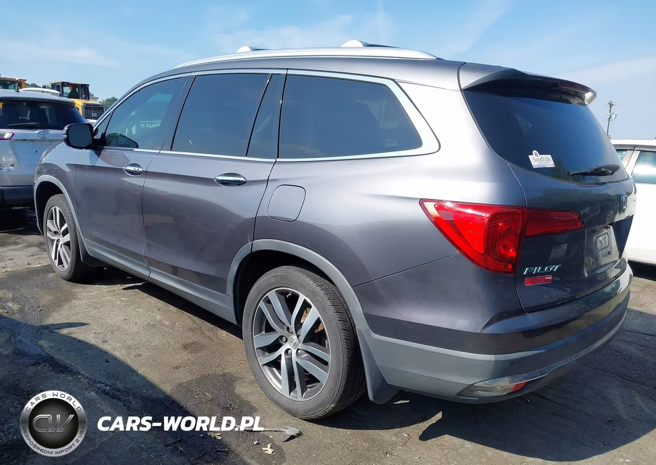 2018 Honda Pilot Touring VIN:5FNYF6H91JB061397 - 3