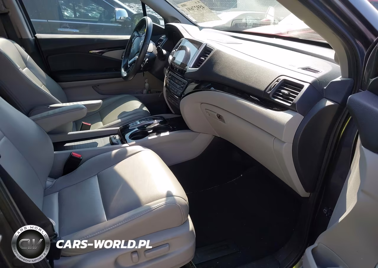 2018 Honda Pilot Touring VIN:5FNYF6H91JB061397 - 5