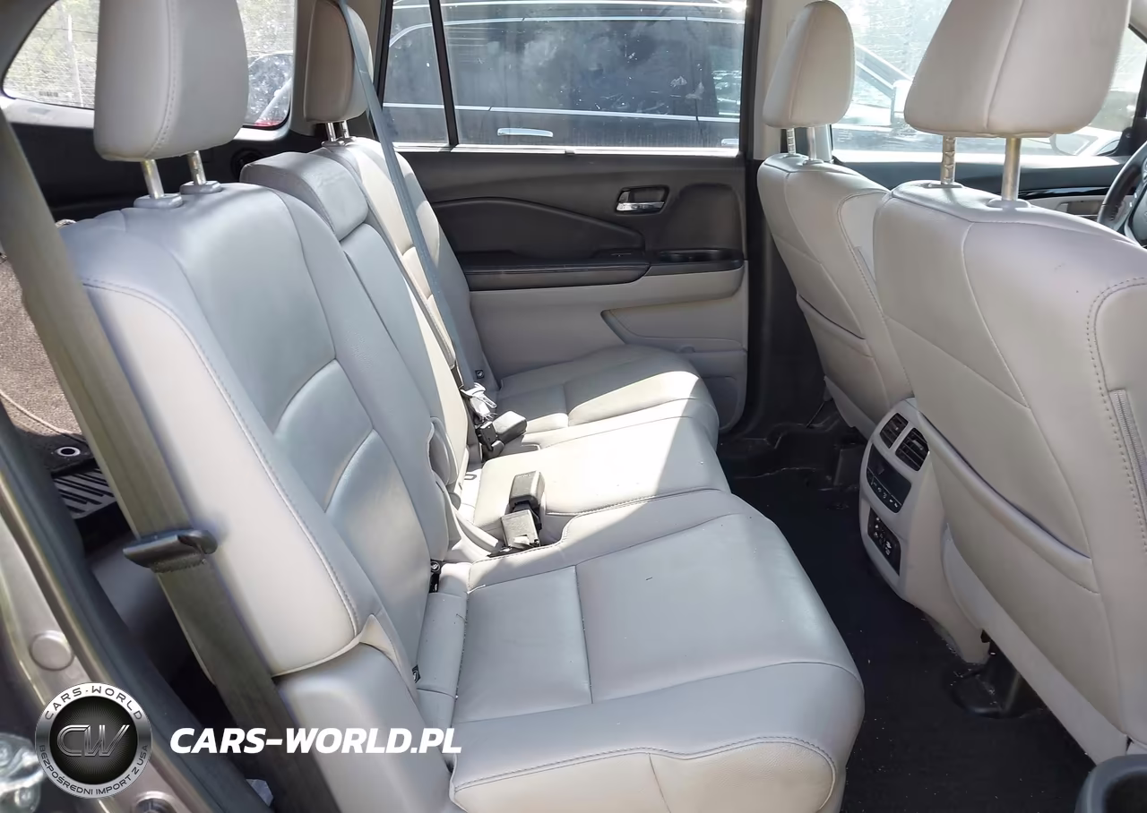 2018 Honda Pilot Touring VIN:5FNYF6H91JB061397 - 8