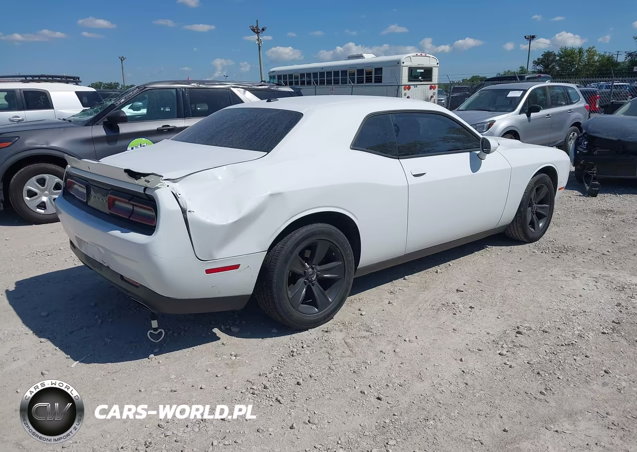 2018 Dodge Challenger Sxt VIN:2C3CDZAG6JH242309 - 4