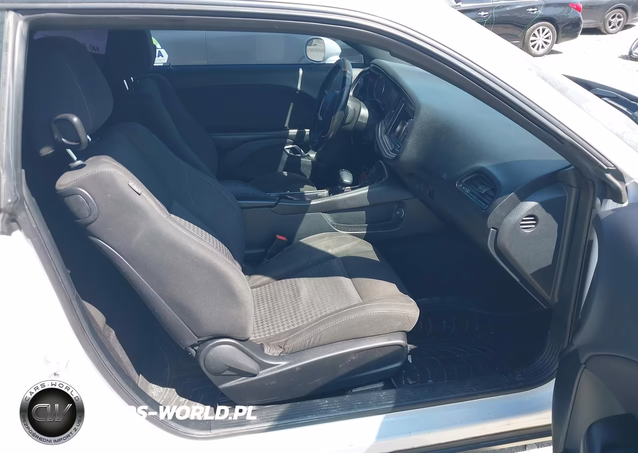 2018 Dodge Challenger Sxt VIN:2C3CDZAG6JH242309 - 5