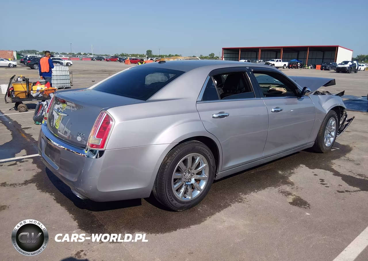 2013 Chrysler 300C VIN:2C3CCAEG3DH606298 - 4