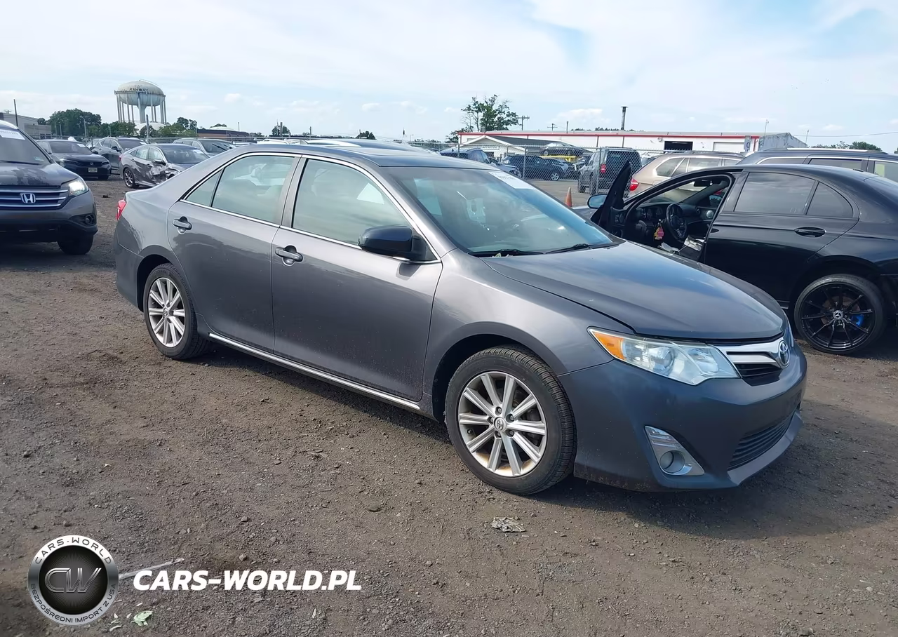2014 Toyota Camry Xle V6 – zdjęcie 1 z 16
