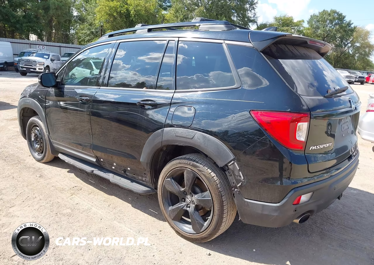 2019 Honda Passport Elite VIN:5FNYF8H06KB014638 - 3