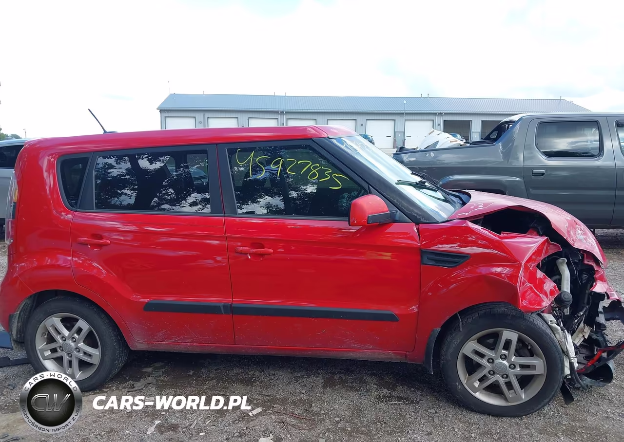 2011 Kia Soul + VIN:KNDJT2A24B7255316 - 13