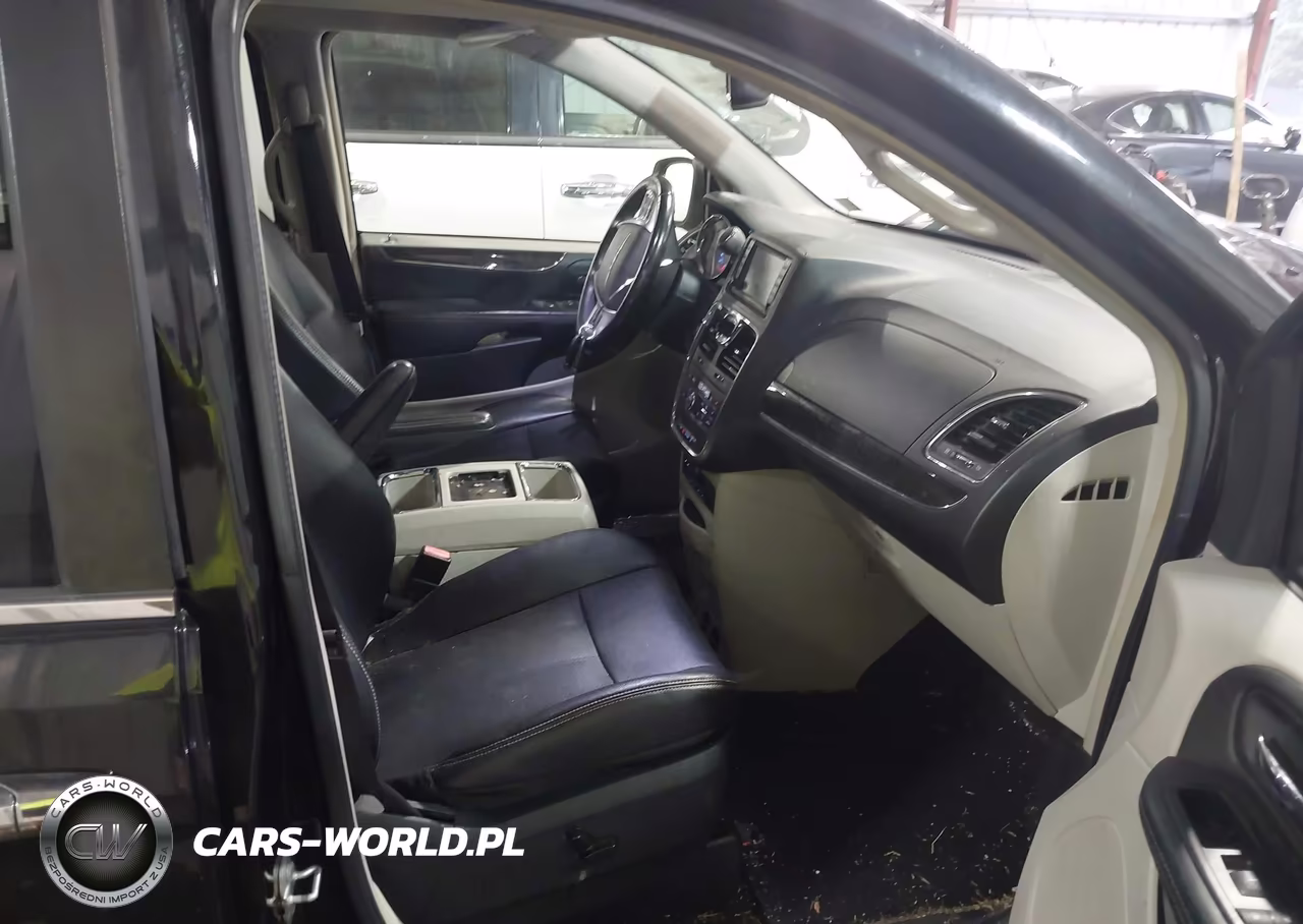 2015 Chrysler Town & Country Touring-L VIN:2C4RC1CG1FR521045 - 5