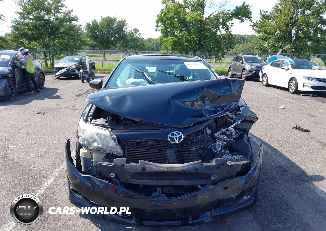 2014 Toyota Camry Se Sport VIN:4T1BF1FK1EU445476 - 12