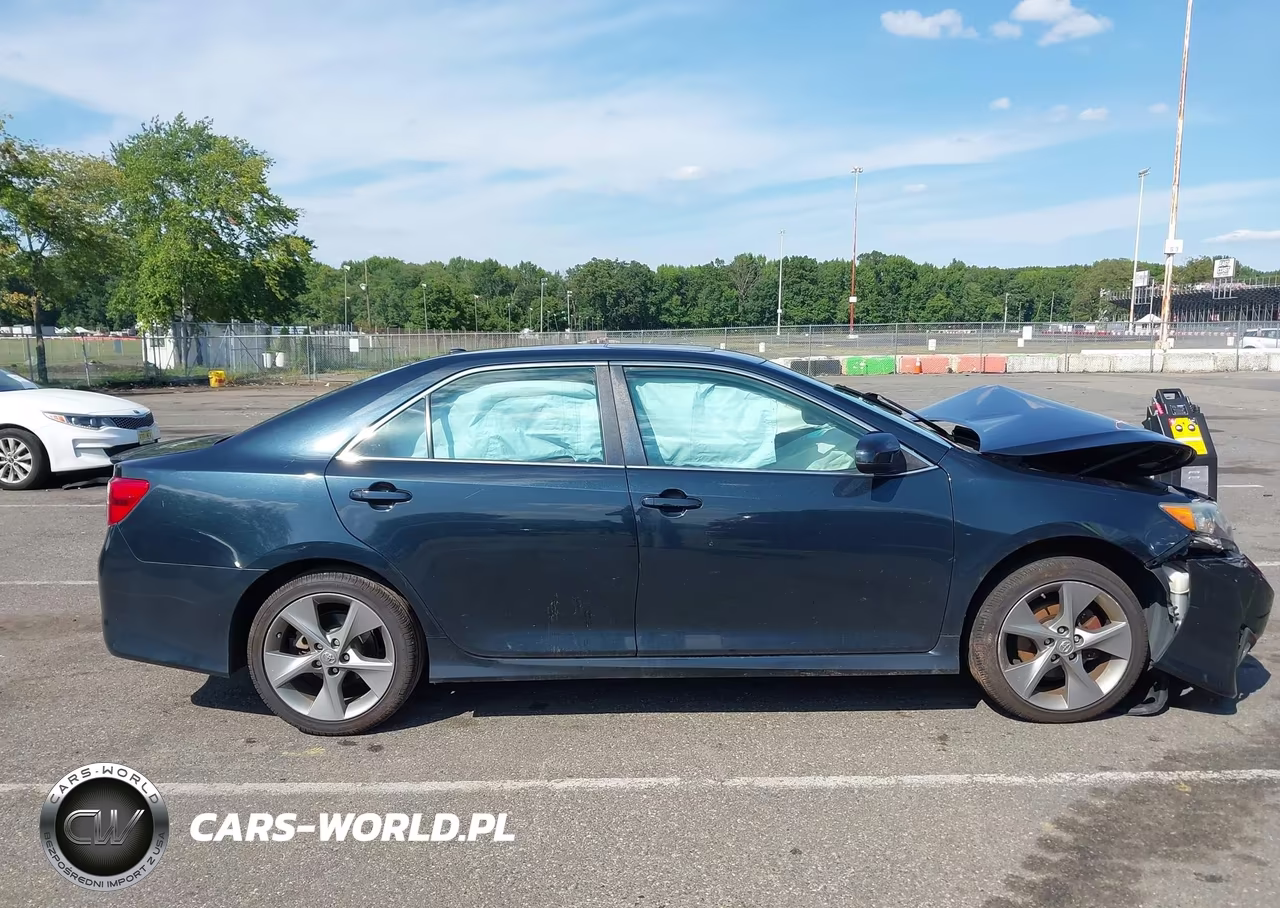 2014 Toyota Camry Se Sport VIN:4T1BF1FK1EU445476 - 13