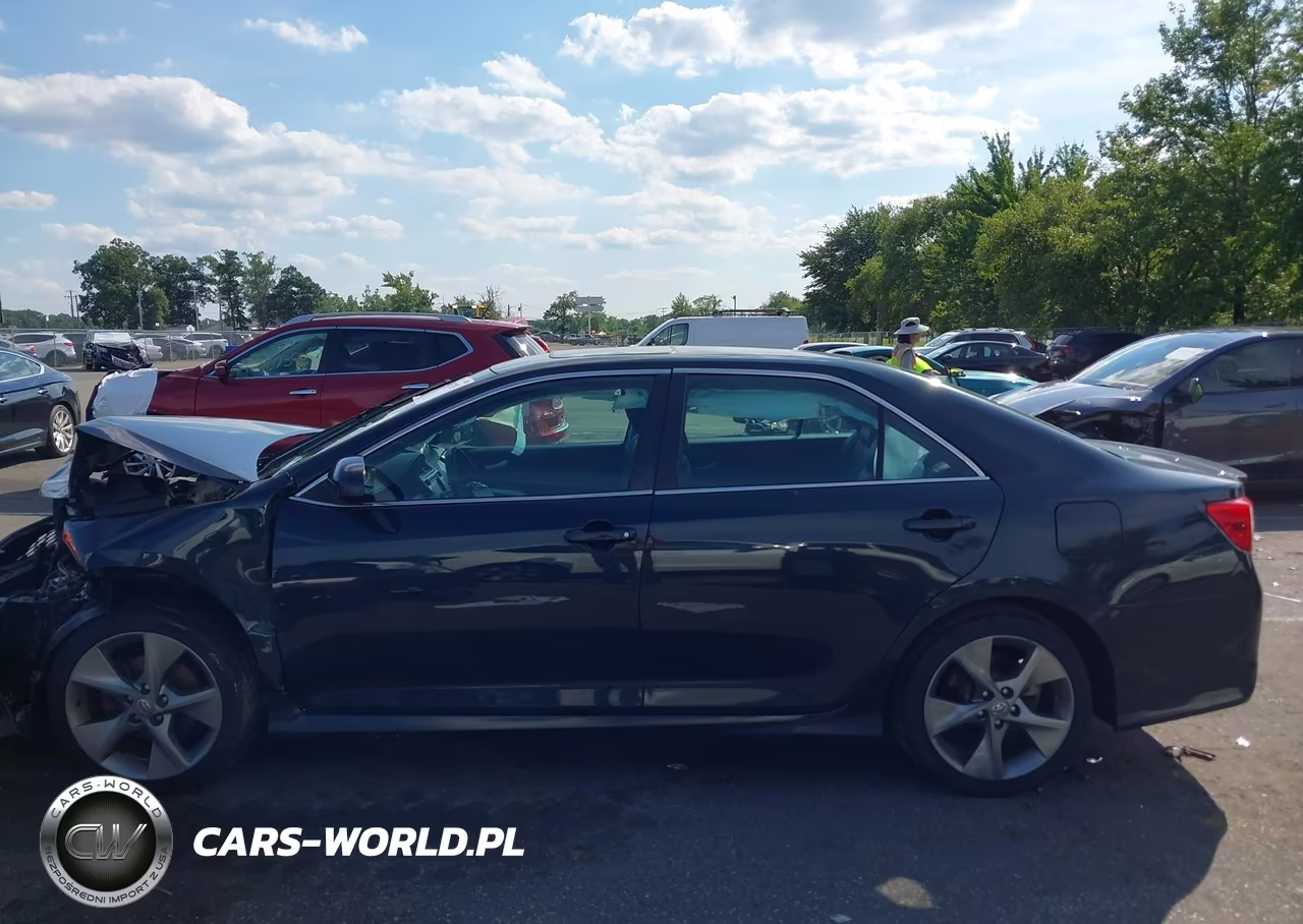 2014 Toyota Camry Se Sport VIN:4T1BF1FK1EU445476 - 14