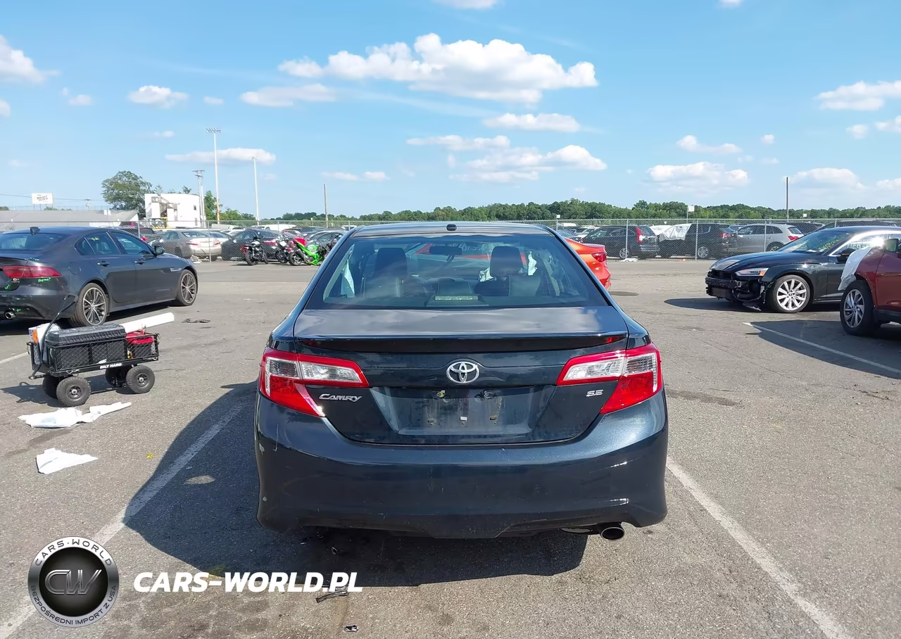 2014 Toyota Camry Se Sport VIN:4T1BF1FK1EU445476 - 16