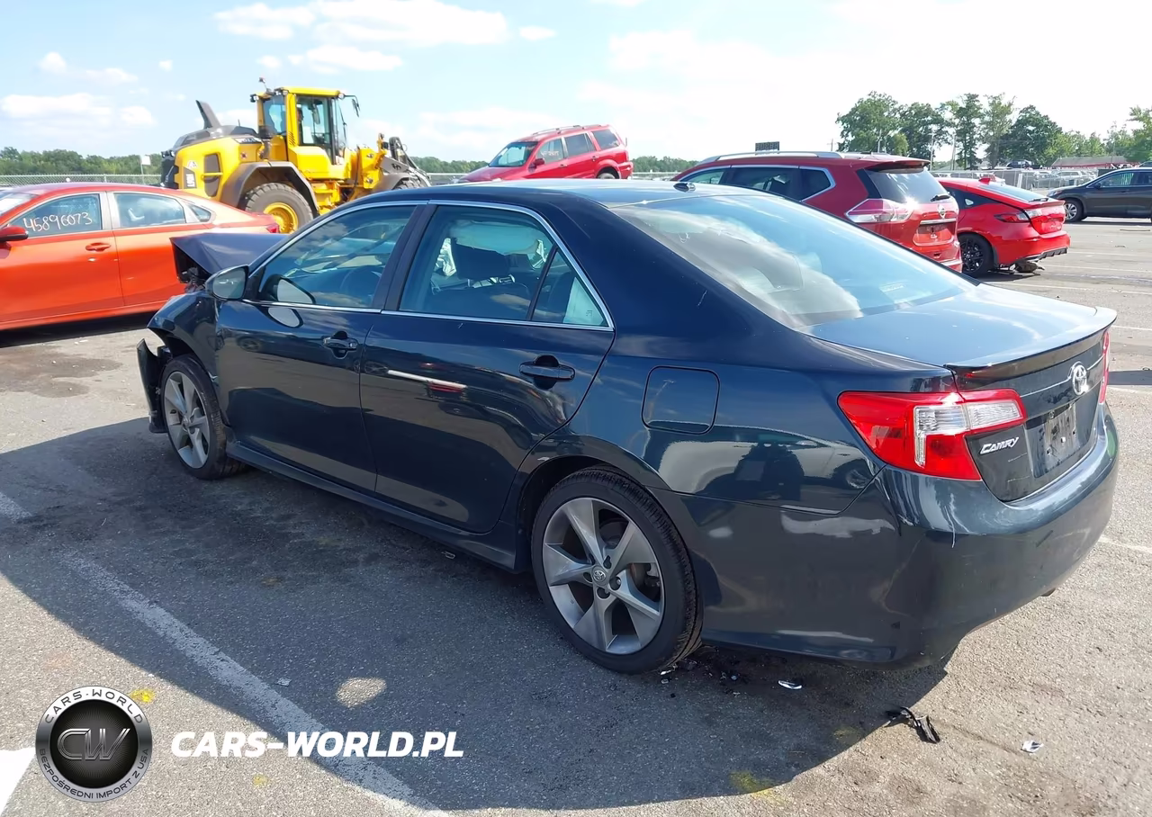 2014 Toyota Camry Se Sport VIN:4T1BF1FK1EU445476 - 3
