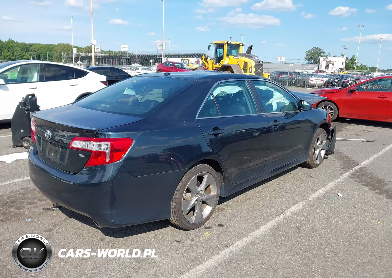 2014 Toyota Camry Se Sport VIN:4T1BF1FK1EU445476 - 4