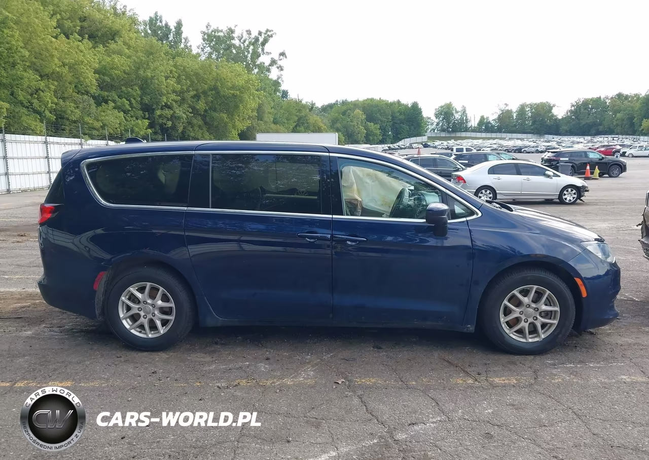 2017 Chrysler Pacifica Touring VIN:2C4RC1DG3HR571608 - 13