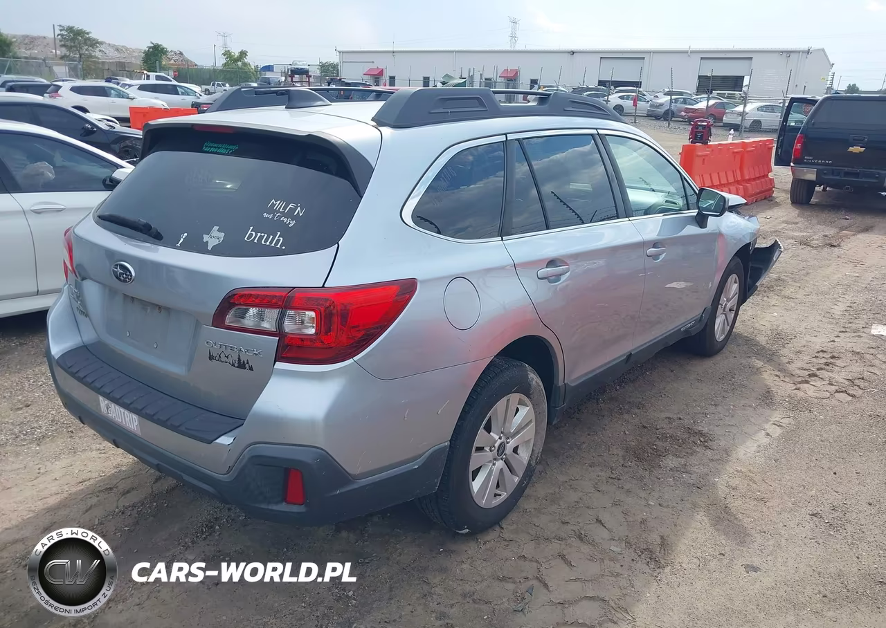 2018 Subaru Outback 2.5I Premium VIN:4S4BSACC4J3291323 - 4