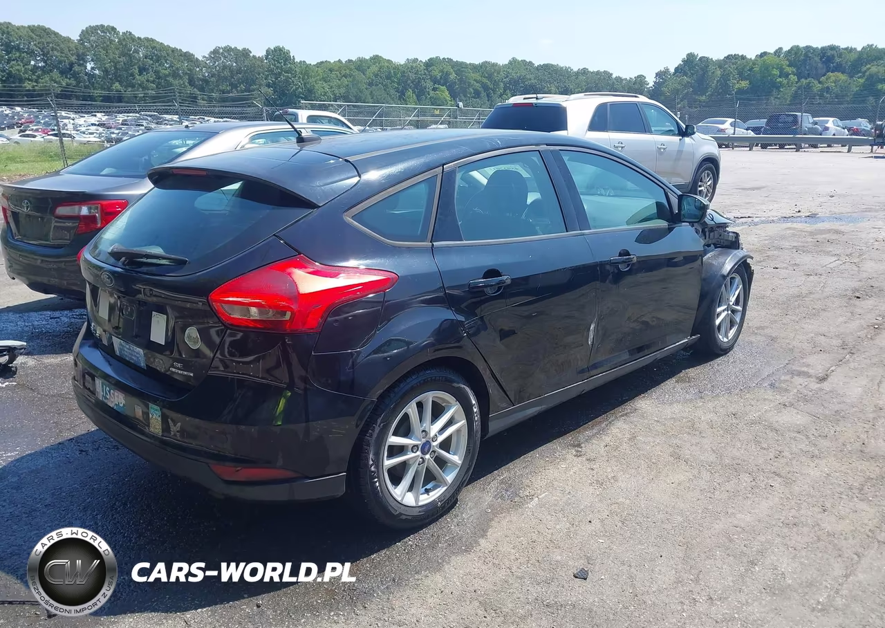 2016 Ford Focus Se VIN:1FADP3K25GL350123 - 4
