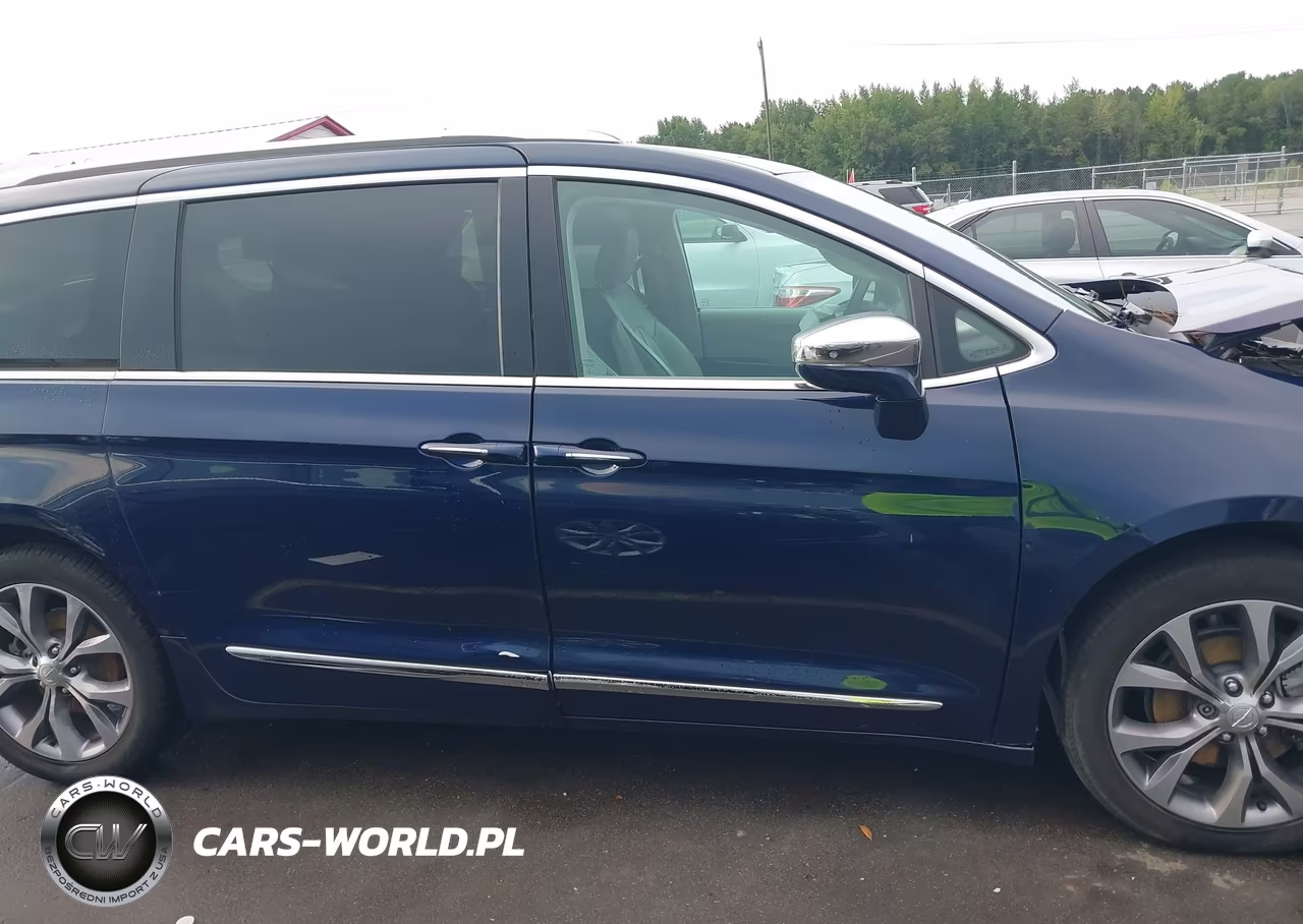 2017 Chrysler Pacifica Limited VIN:2C4RC1GG6HR599723 - 13