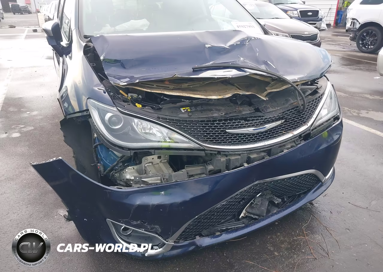 2017 Chrysler Pacifica Limited VIN:2C4RC1GG6HR599723 - 6