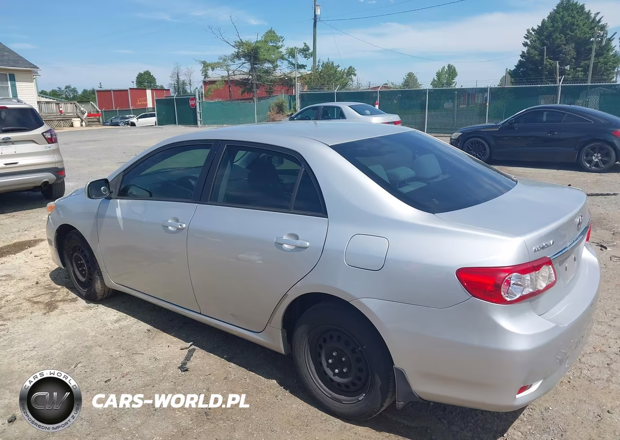 2011 Toyota Corolla Le VIN:JTDBU4EEXB9142220 - 3