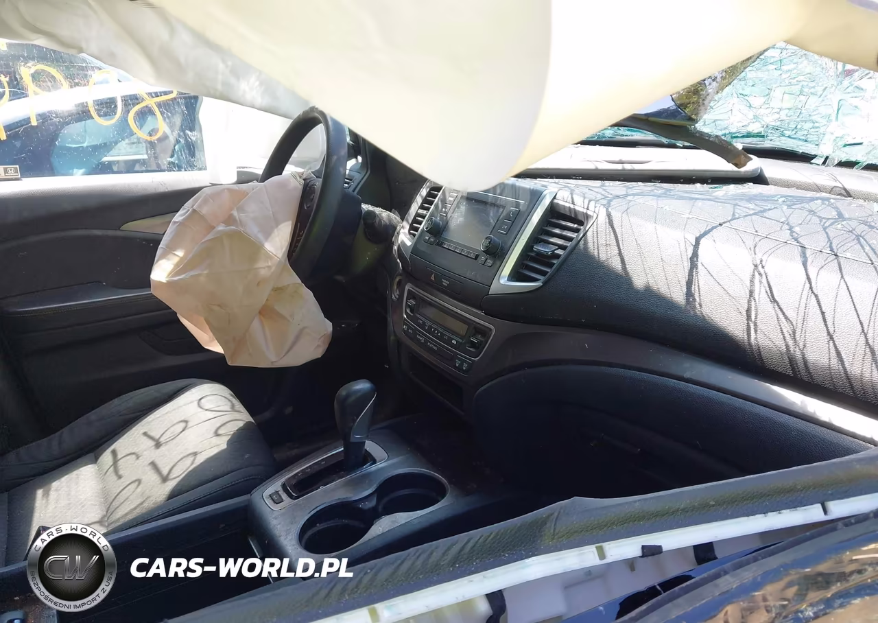 2019 Honda Ridgeline Sport VIN:5FPYK3F18KB039803 - 4