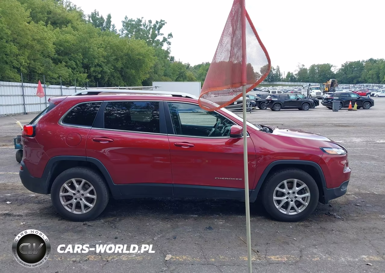 2015 Jeep Cherokee Latitude VIN:1C4PJMCS4FW533894 - 13