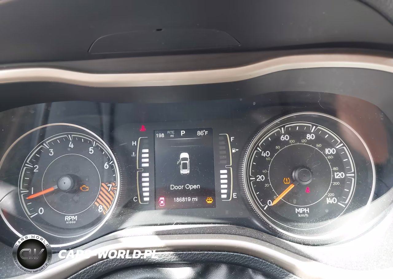 2015 Jeep Cherokee Latitude VIN:1C4PJMCS4FW533894 - 7