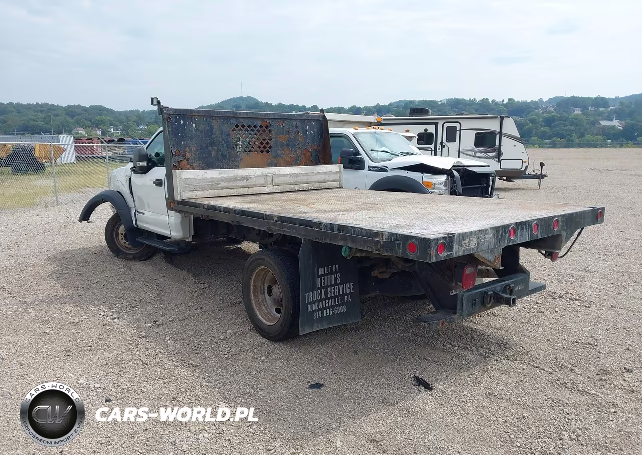 2017 Ford F-550 Chassis Xl VIN:1FDUF5HT8HDA01313 - 3