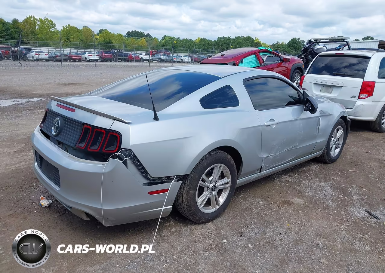 2013 Ford Mustang V6 VIN:1ZVBP8AM2D5270082 - 4