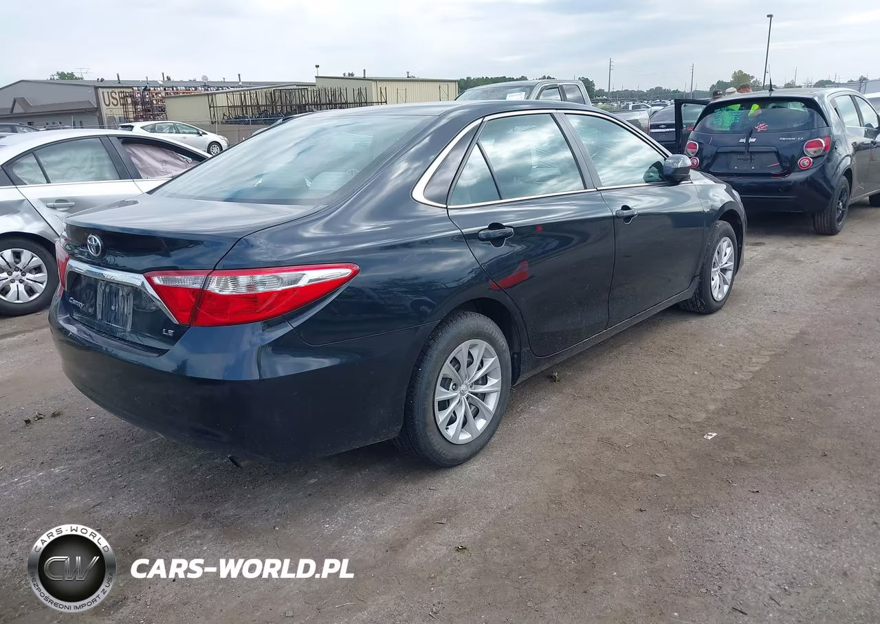 2015 Toyota Camry Le VIN:4T1BF1FK9FU877248 - 4