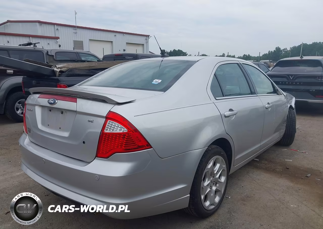 2011 Ford Fusion Se VIN:3FAHP0HA2BR240784 - 4