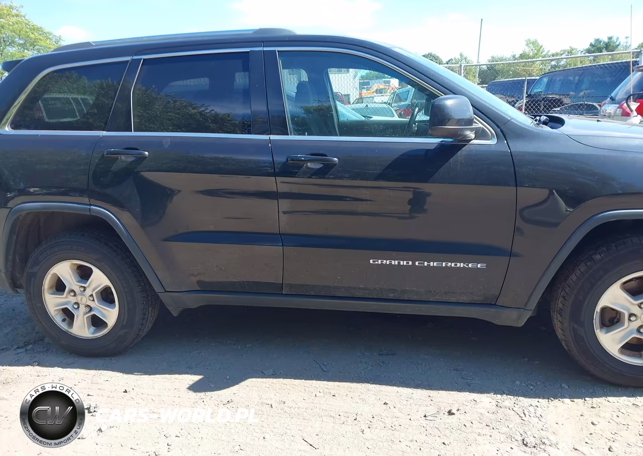 2015 Jeep Grand Cherokee Laredo VIN:1C4RJFAGXFC182994 - 13