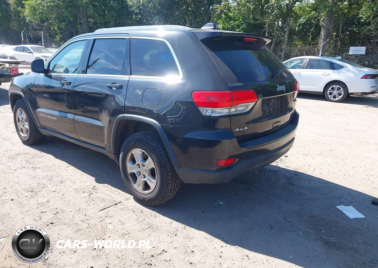 2015 Jeep Grand Cherokee Laredo VIN:1C4RJFAGXFC182994 - 3