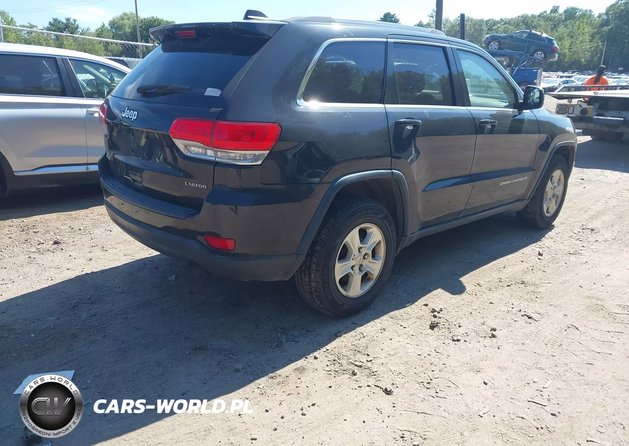 2015 Jeep Grand Cherokee Laredo VIN:1C4RJFAGXFC182994 - 4