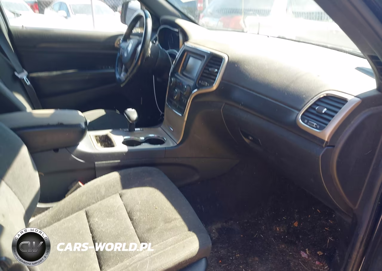 2015 Jeep Grand Cherokee Laredo VIN:1C4RJFAGXFC182994 - 5
