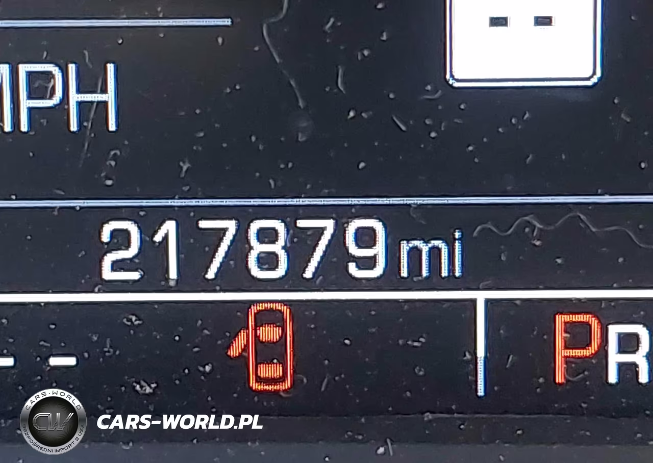 2017 Chevrolet Suburban Premier VIN:1GNSKJKC0HR145019 - 15