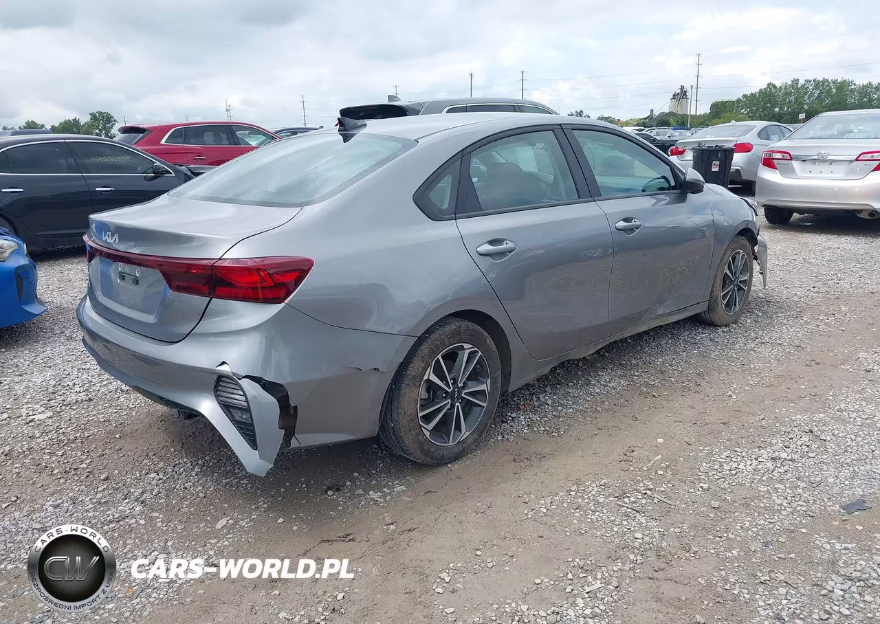 2023 Kia Forte Lxs VIN:3KPF24AD6PE685796 - 4