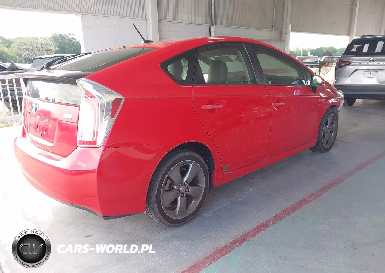 2015 Toyota Prius Persona Series Special Edition VIN:JTDKN3DU8F0422342 - 4
