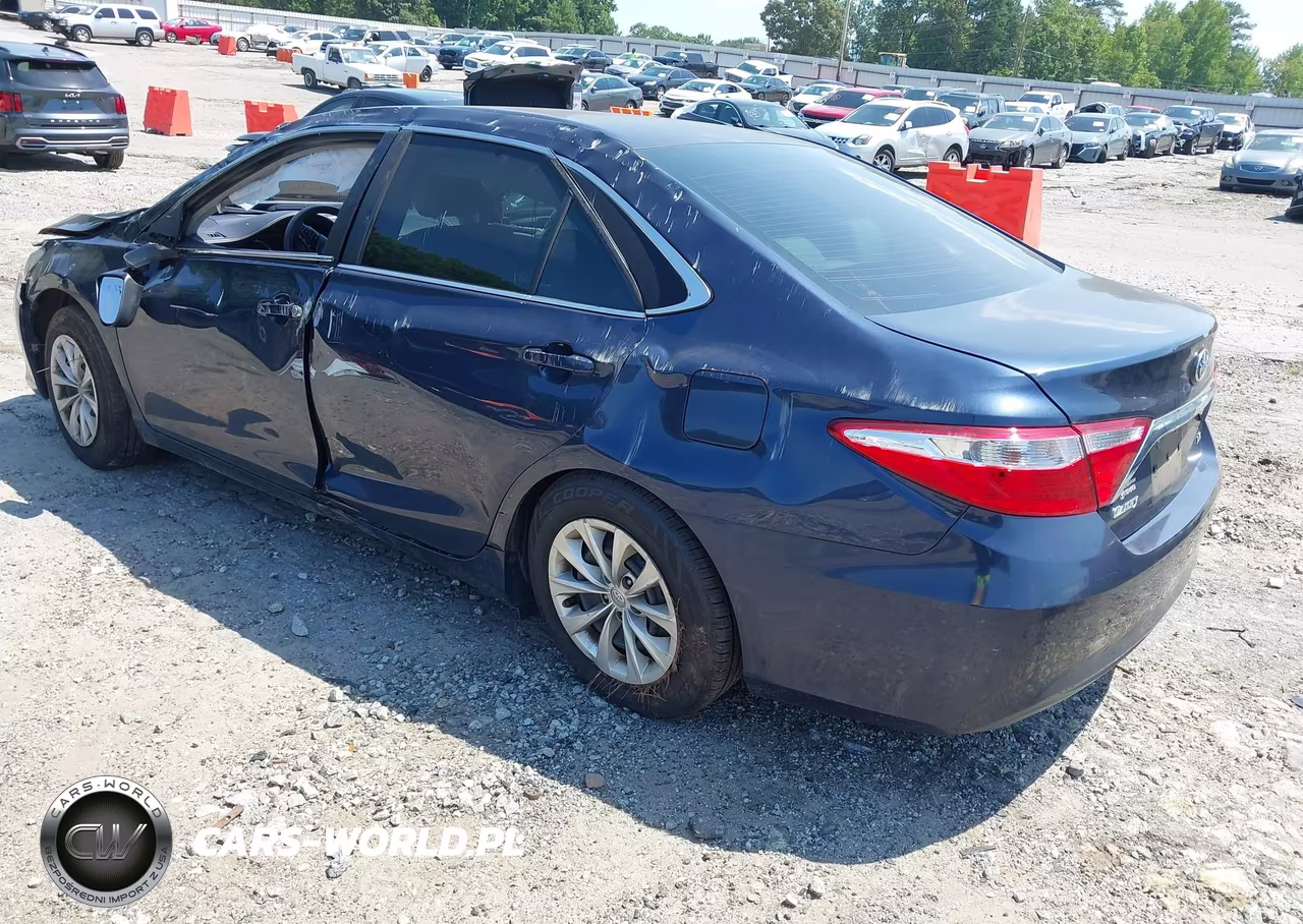 2017 Toyota Camry Le VIN:4T1BF1FK8HU672975 - 3
