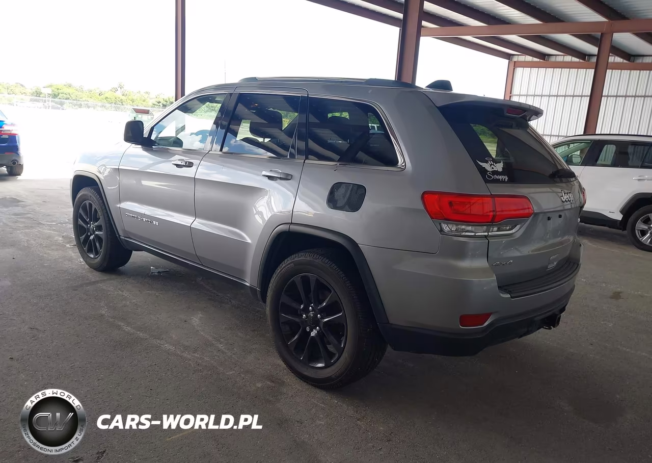 2015 Jeep Grand Cherokee Laredo VIN:1C4RJFAG2FC892925 - 3