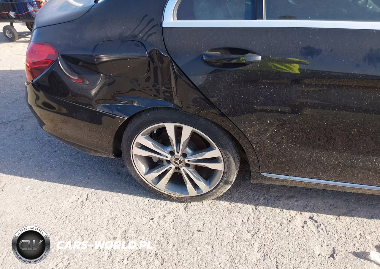 2018 Mercedes-Benz C 300 VIN:55SWF4JB9JU251732 - 17