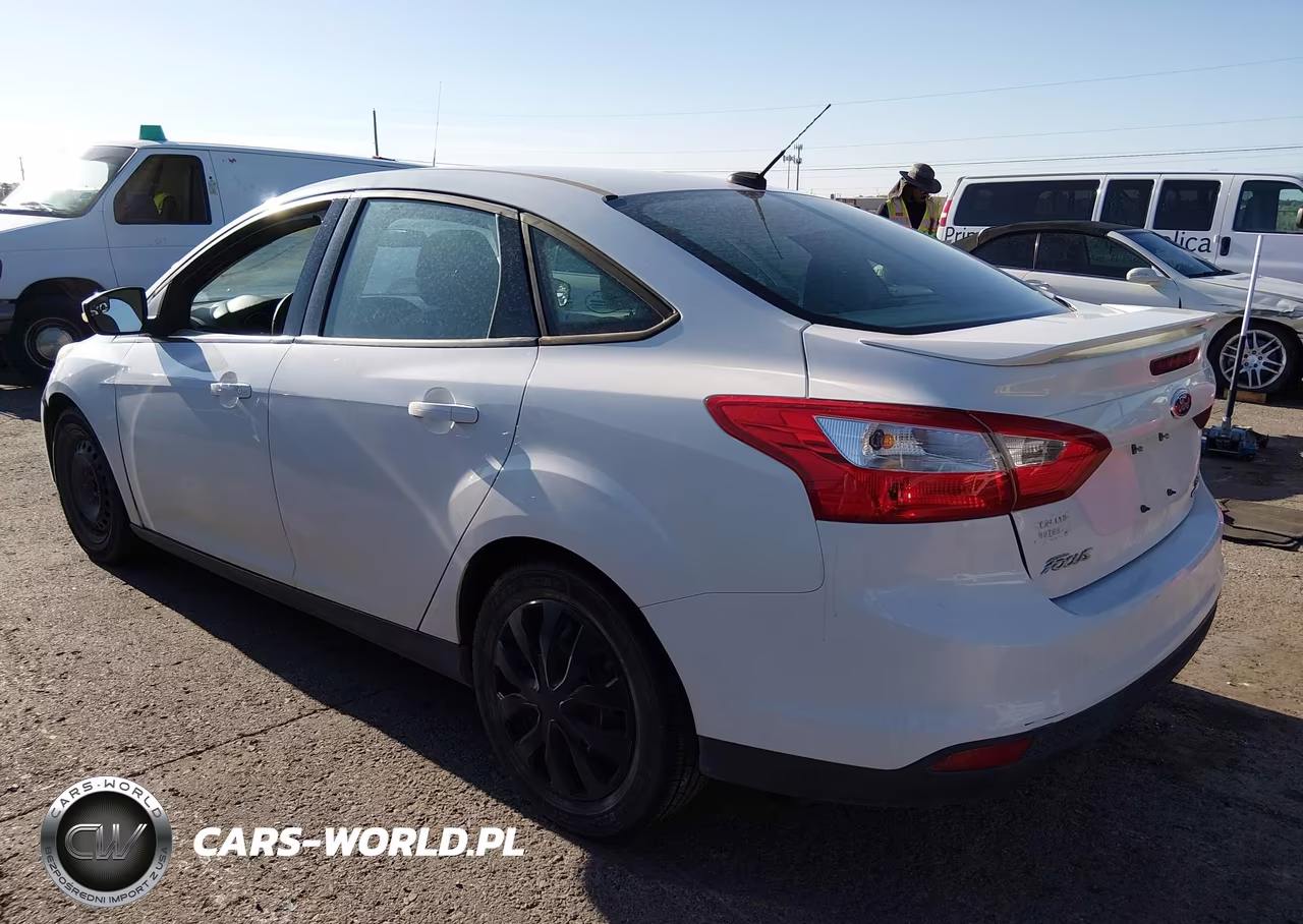 2014 Ford Focus Se VIN:1FADP3F22EL383345 - 3