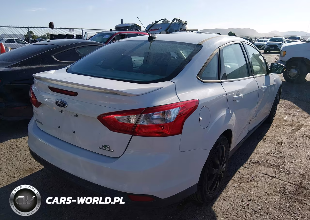 2014 Ford Focus Se VIN:1FADP3F22EL383345 - 4