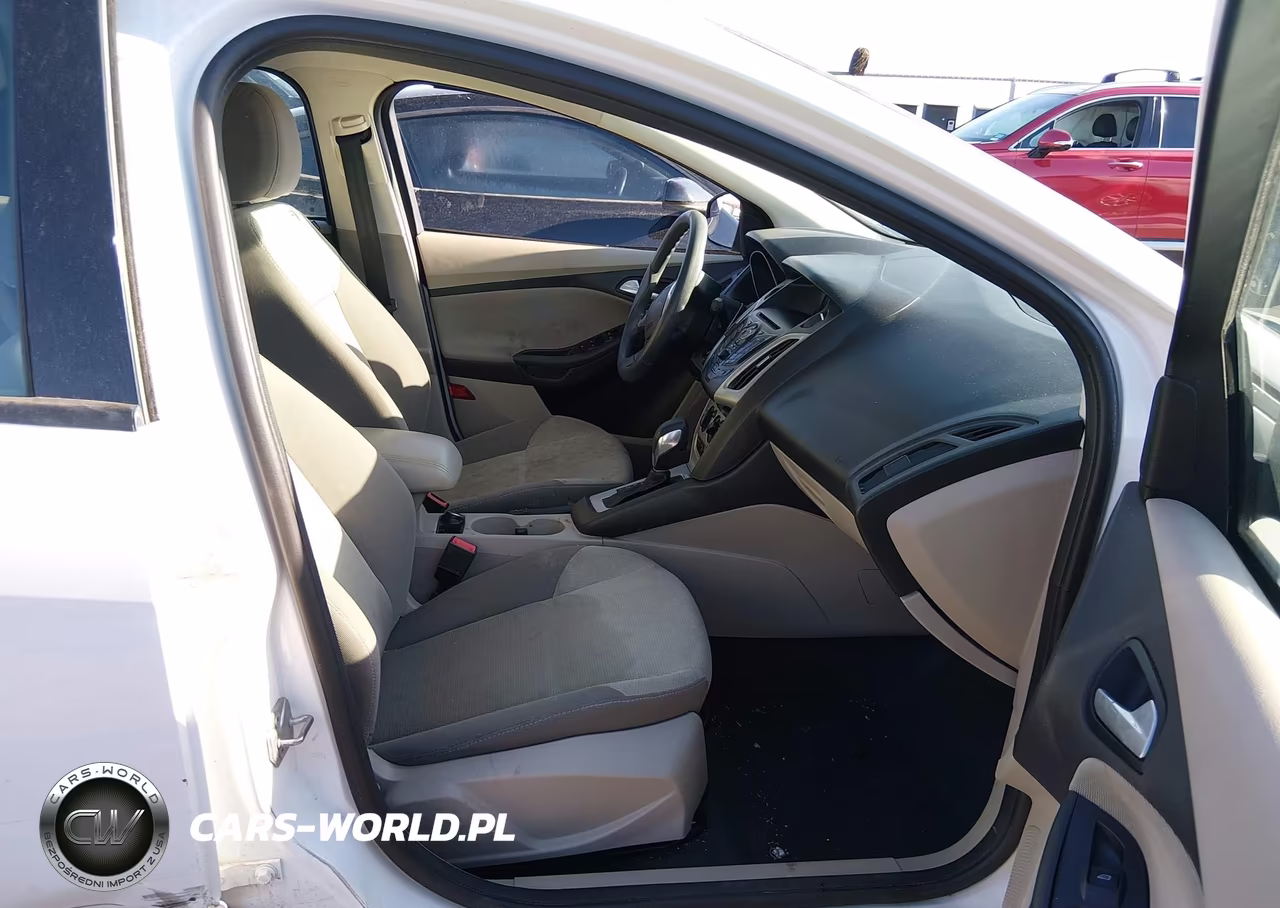 2014 Ford Focus Se VIN:1FADP3F22EL383345 - 5