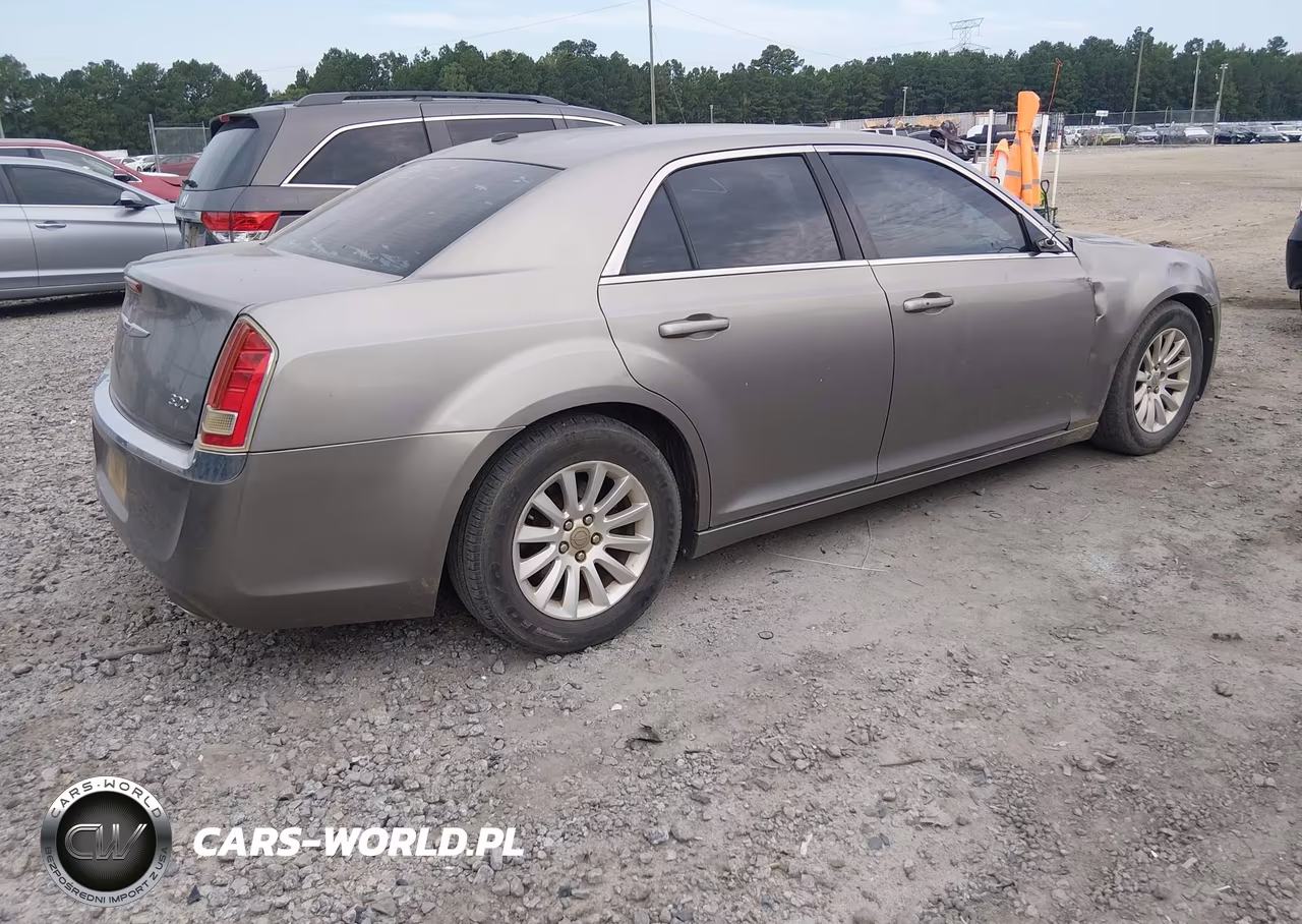 2014 Chrysler 300 VIN:2C3CCAAG4EH288974 - 4