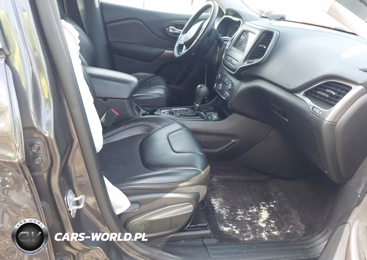 2019 Jeep Cherokee Latitude Plus Fwd VIN:1C4PJLLXXKD243414 - 5
