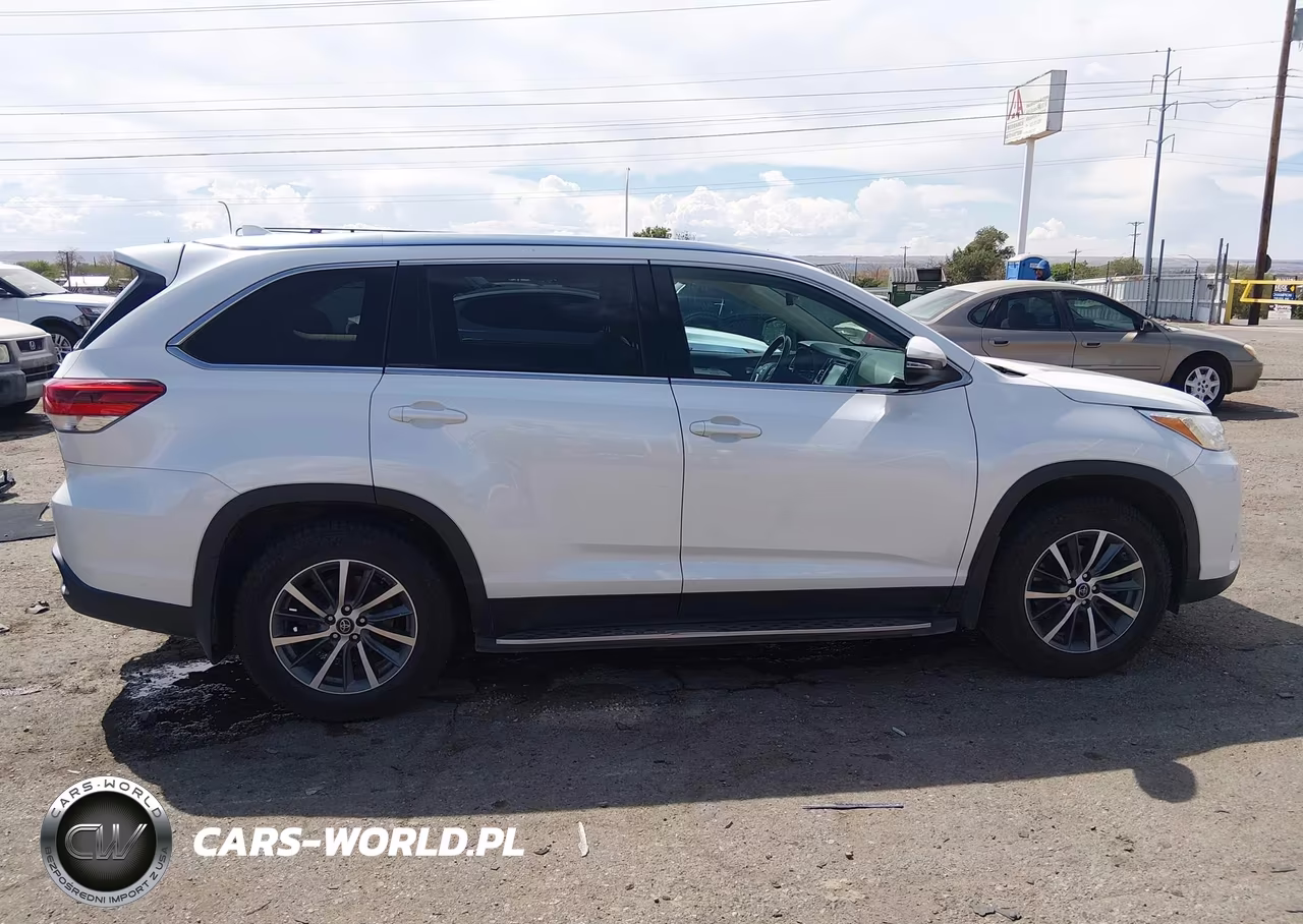 2019 Toyota Highlander Xle VIN:5TDKZRFH4KS309762 - 13