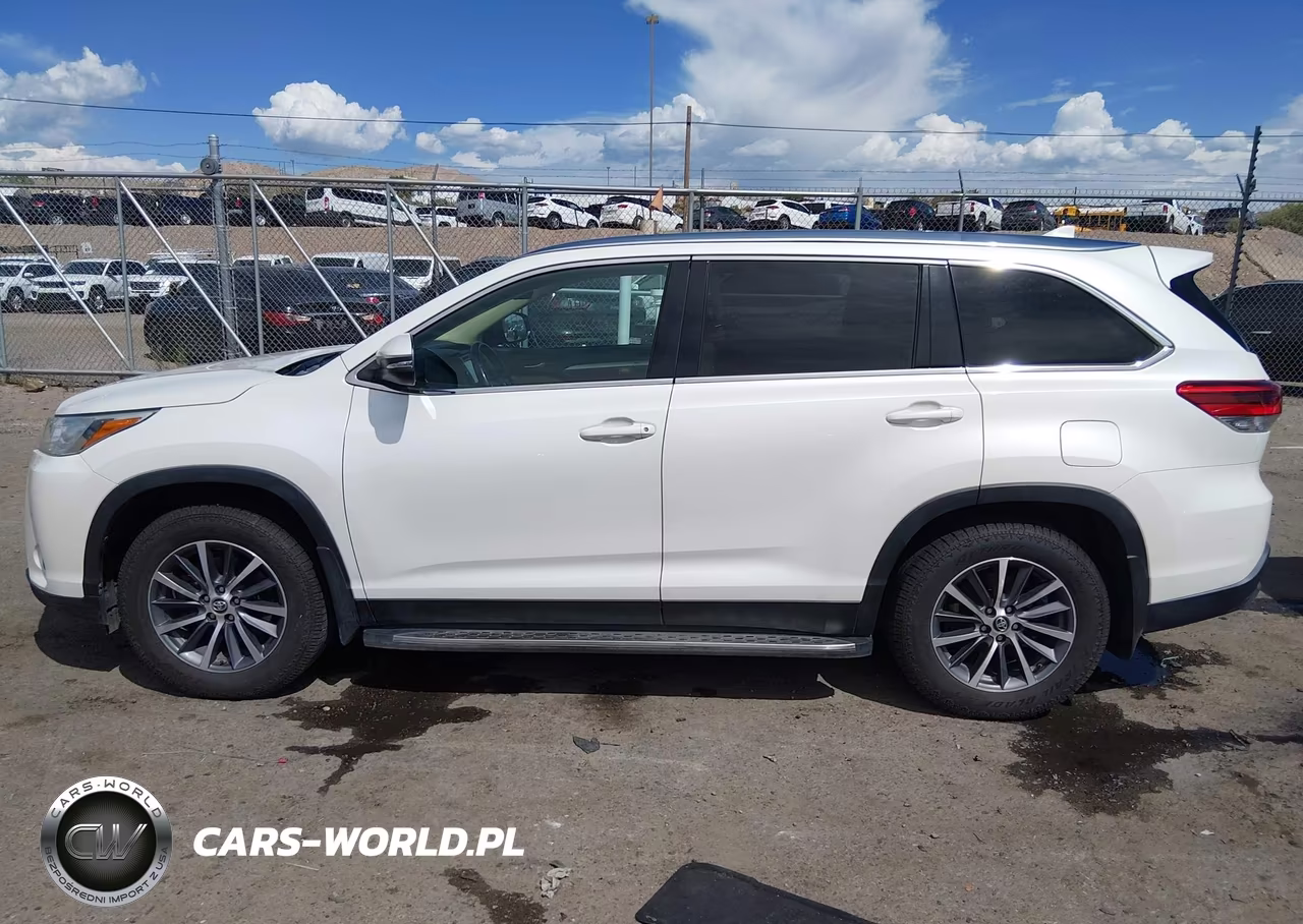 2019 Toyota Highlander Xle VIN:5TDKZRFH4KS309762 - 14