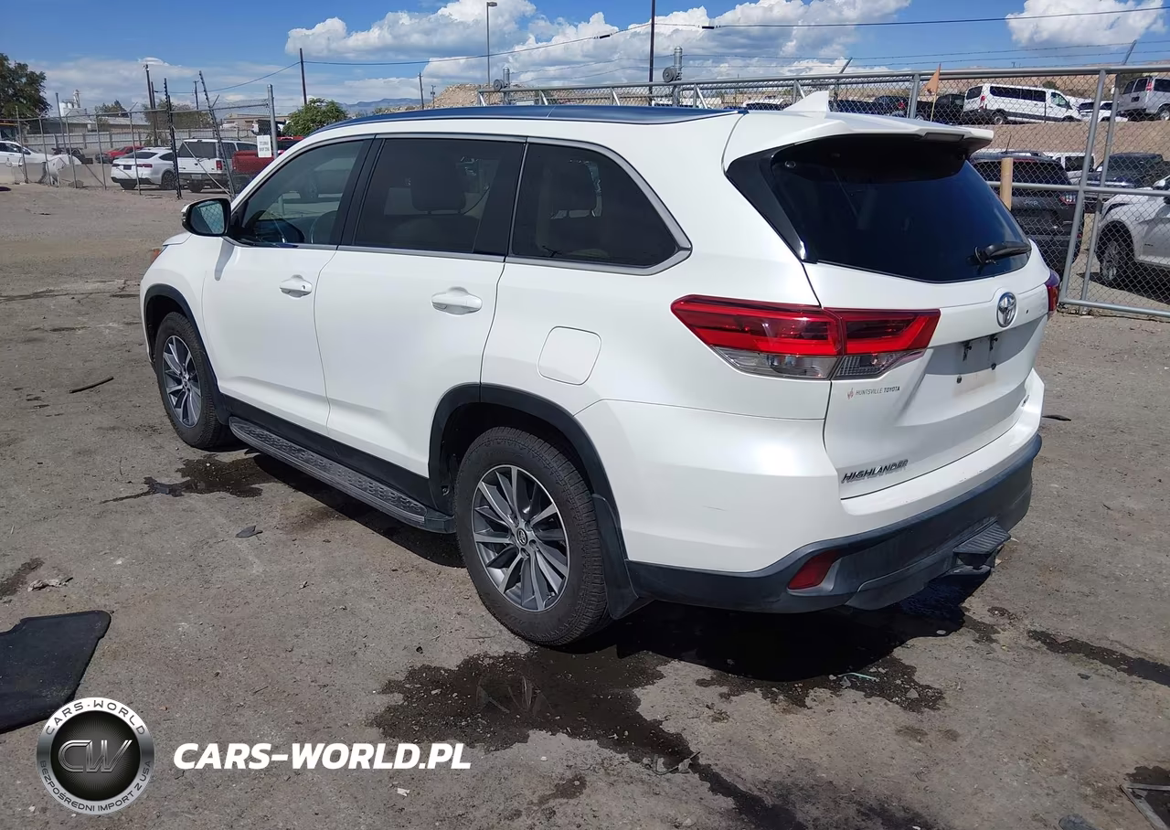 2019 Toyota Highlander Xle VIN:5TDKZRFH4KS309762 - 3