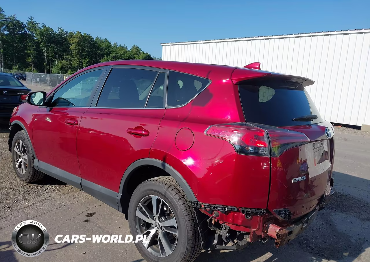 2018 Toyota Rav4 Xle VIN:2T3RFREV6JW825777 - 3